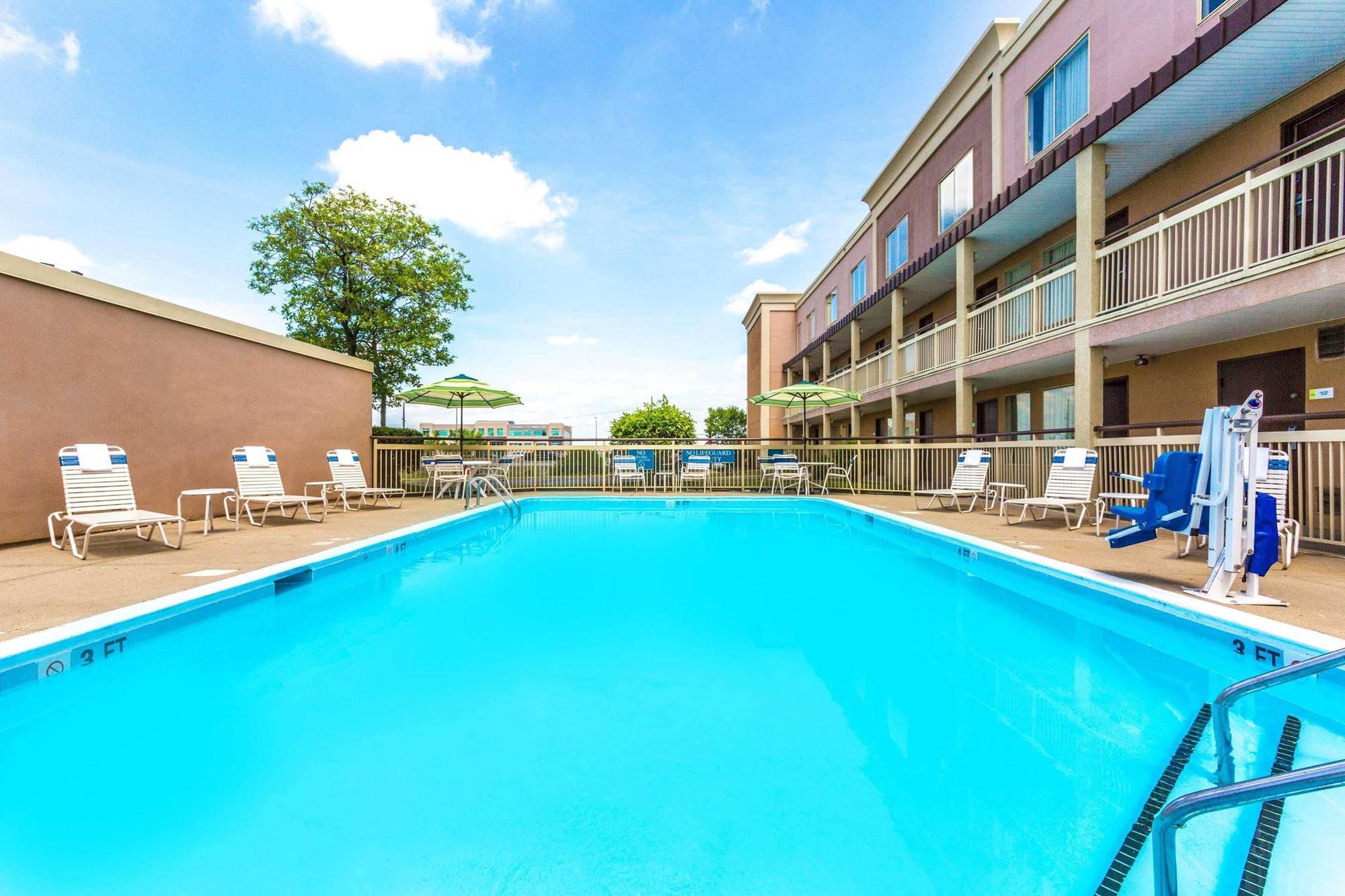 Days Inn By Wyndham Florence Cincinnati Area Exteriér fotografie